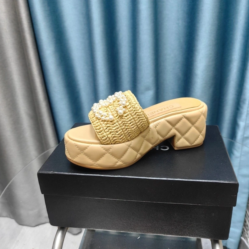Stylish Chxnxl Slippers 123344