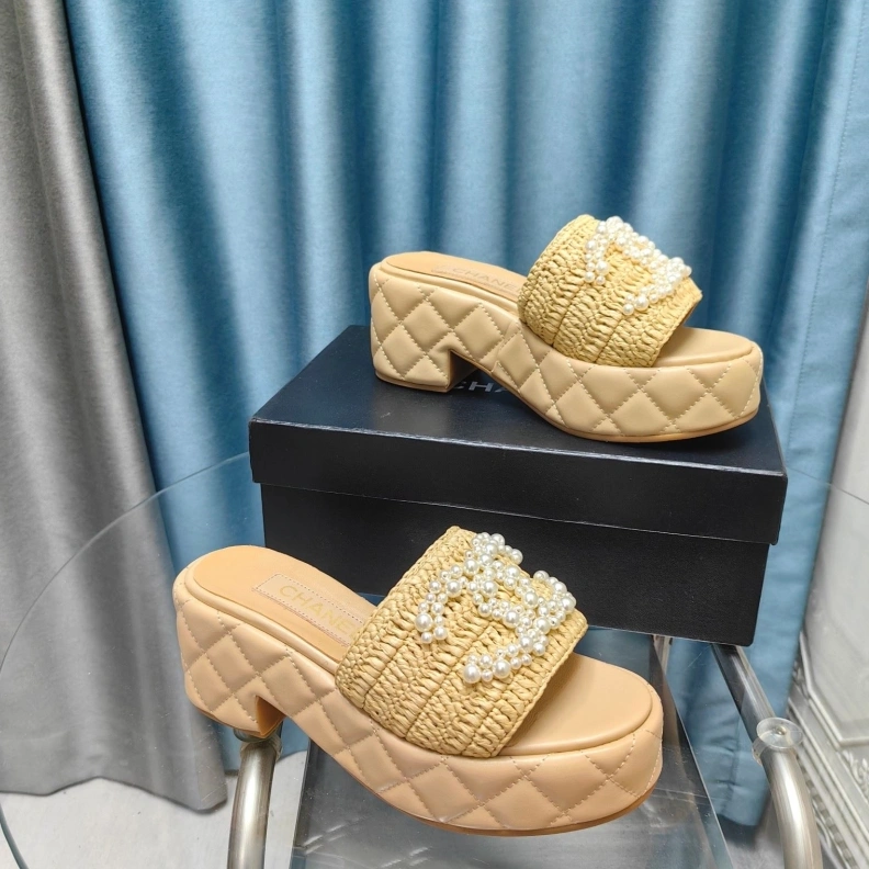 Stylish Chxnxl Slippers 123344