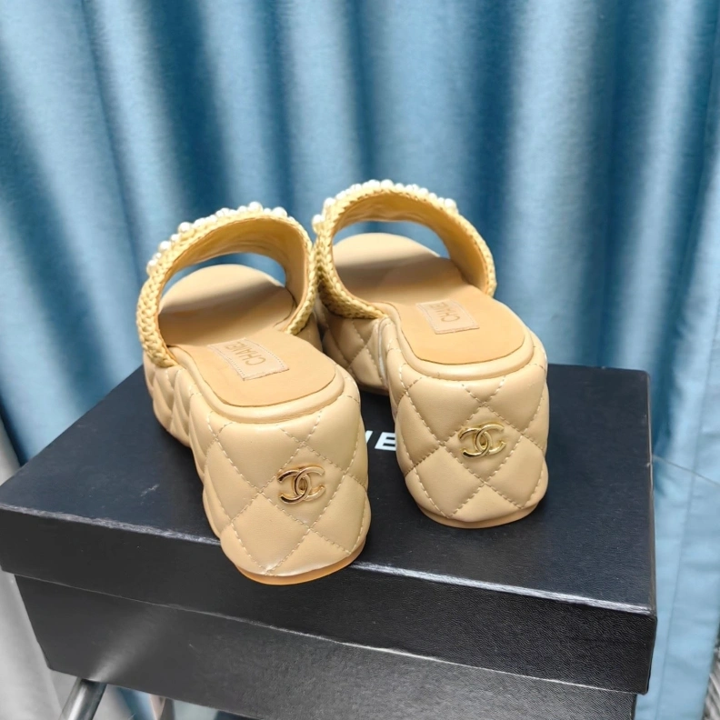 Stylish Chxnxl Slippers 123344