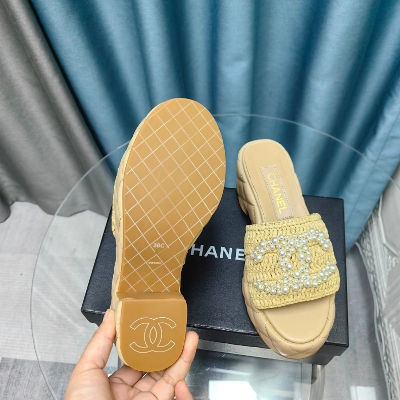 Stylish Chxnxl Slippers 123344