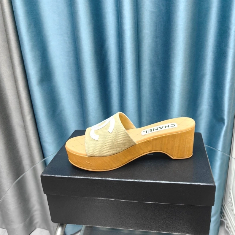 Refined Chxnxl Slippers 123338