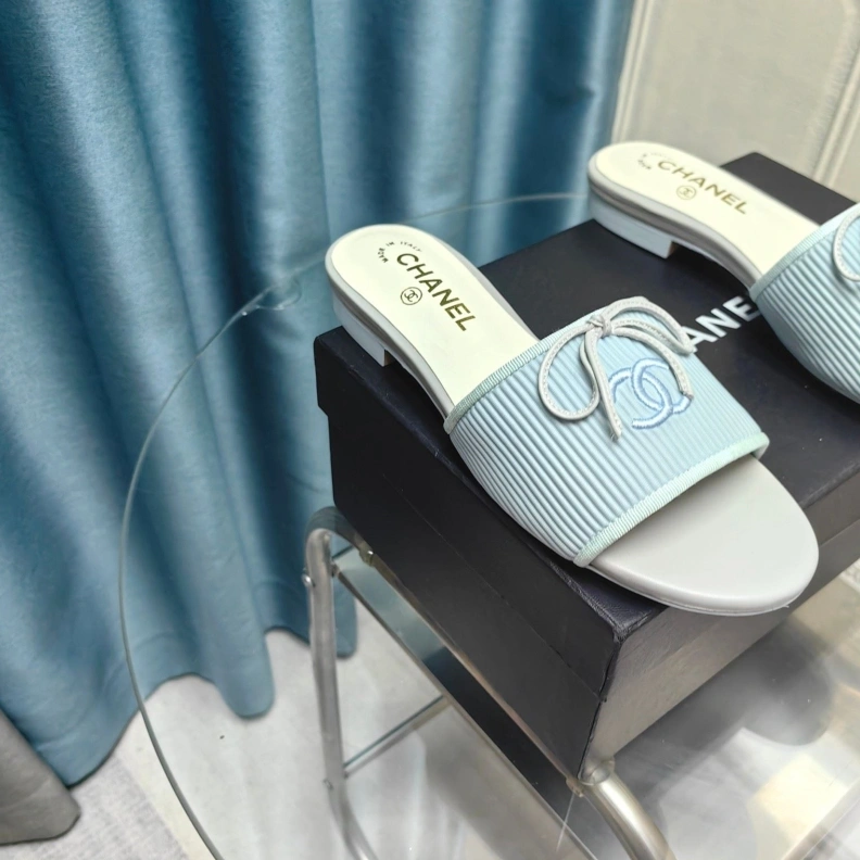 Bright Chxnxl Slippers 123333