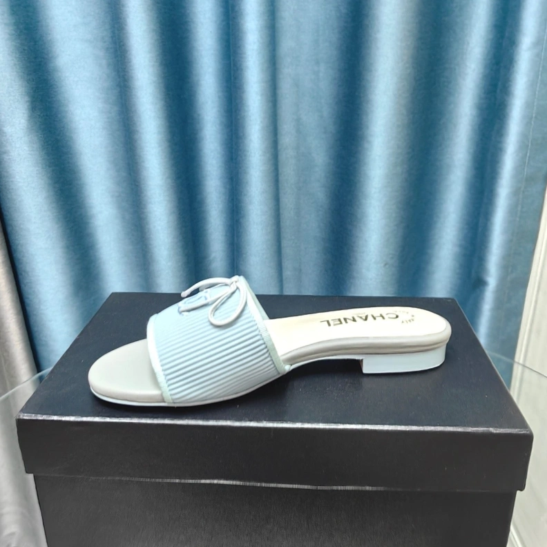 Bright Chxnxl Slippers 123333