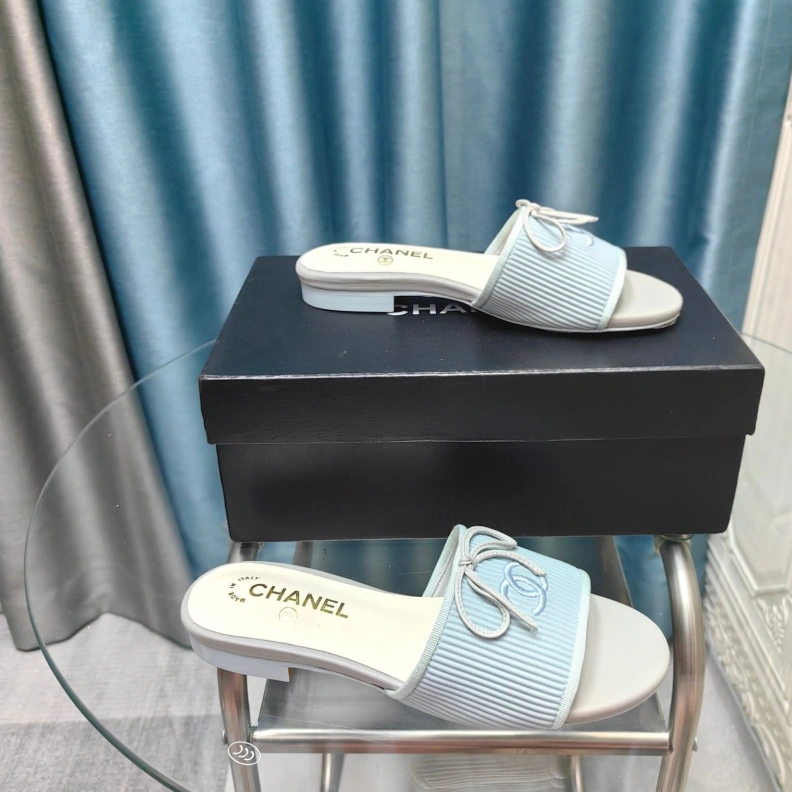 Bright Chxnxl Slippers 123333