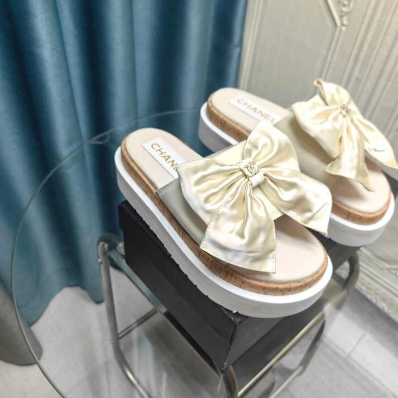 Bright Chxnxl Slippers 123330