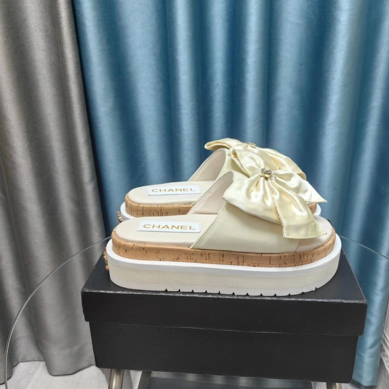 Bright Chxnxl Slippers 123330