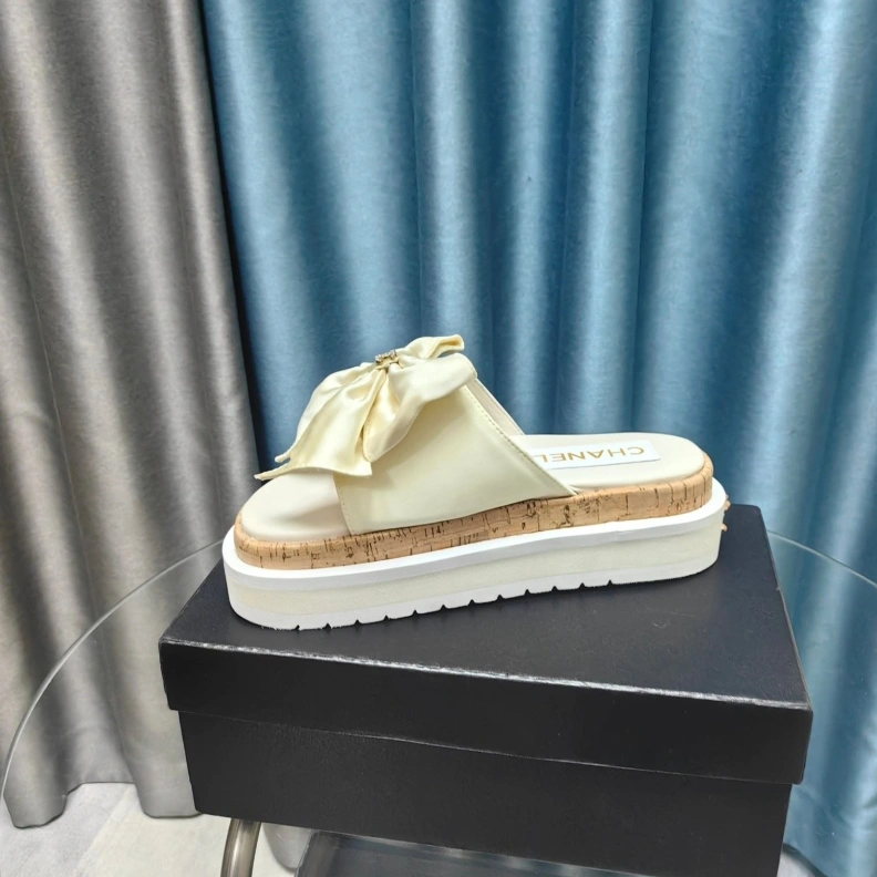 Bright Chxnxl Slippers 123330