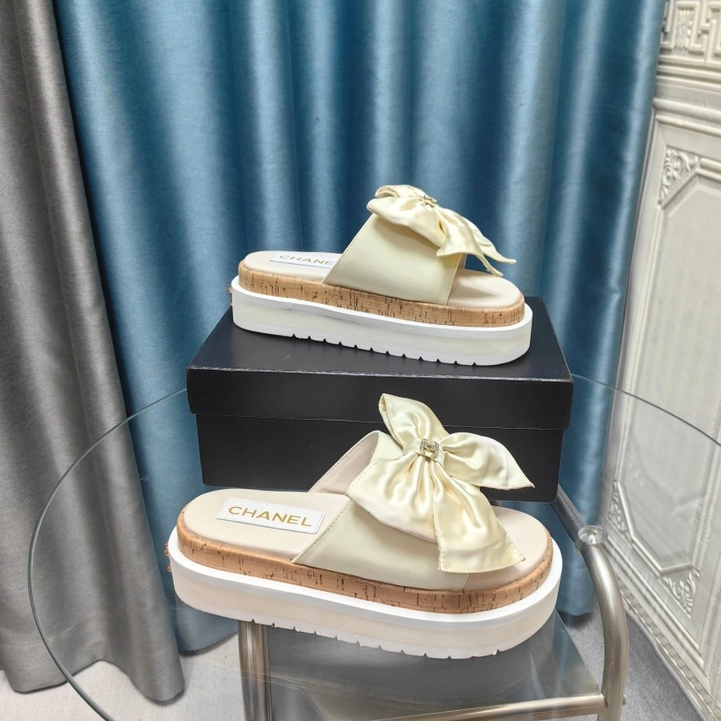 Bright Chxnxl Slippers 123330