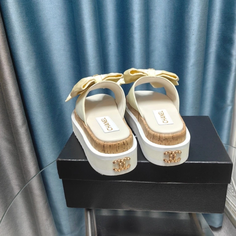 Bright Chxnxl Slippers 123330