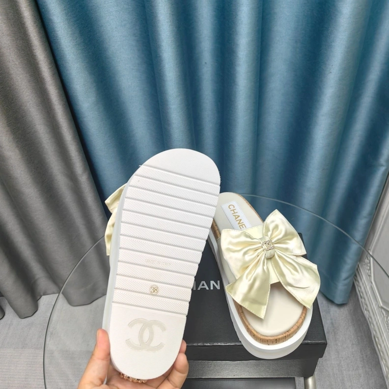 Bright Chxnxl Slippers 123330