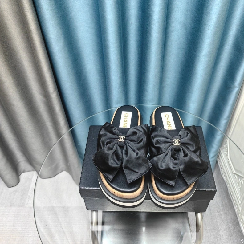 Efficient Chxnxl Slippers 123328