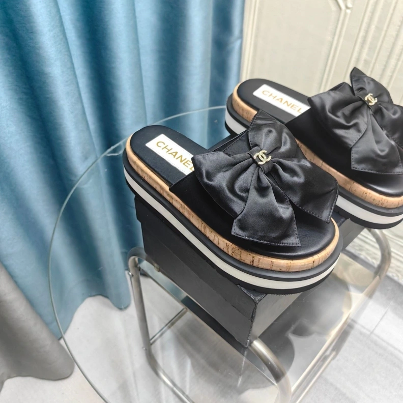 Efficient Chxnxl Slippers 123328