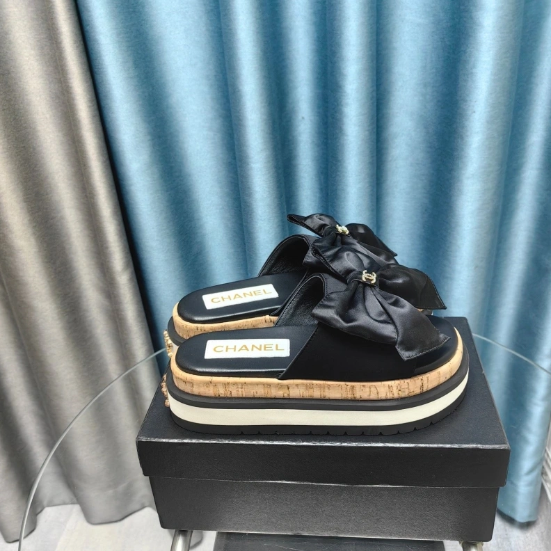 Efficient Chxnxl Slippers 123328