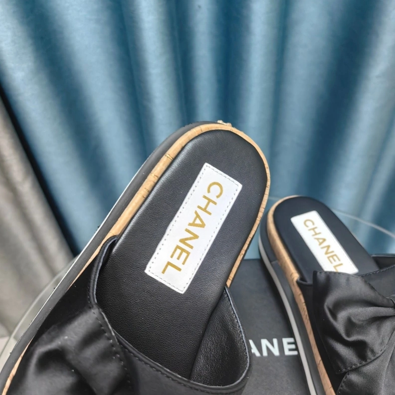 Efficient Chxnxl Slippers 123328
