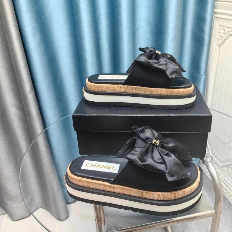 Efficient Chxnxl Slippers 123328