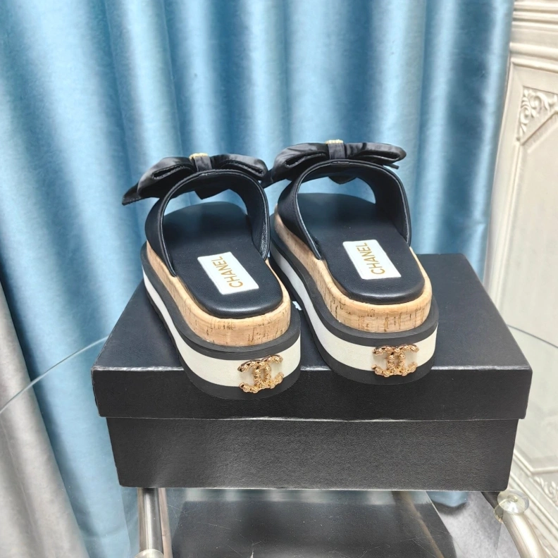 Efficient Chxnxl Slippers 123328