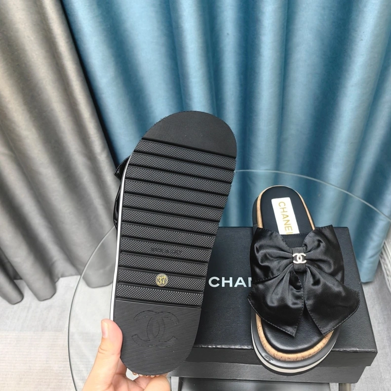 Efficient Chxnxl Slippers 123328