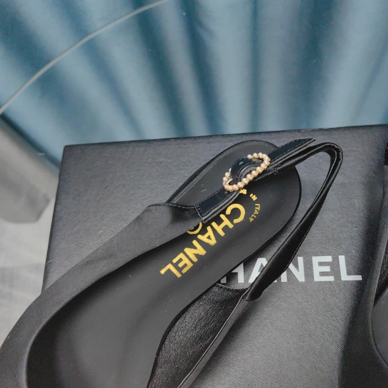 EyeCatching Chxnxl Sandals 123429
