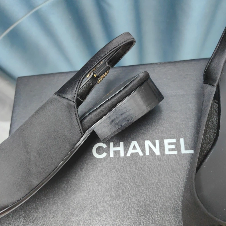 EyeCatching Chxnxl Sandals 123429