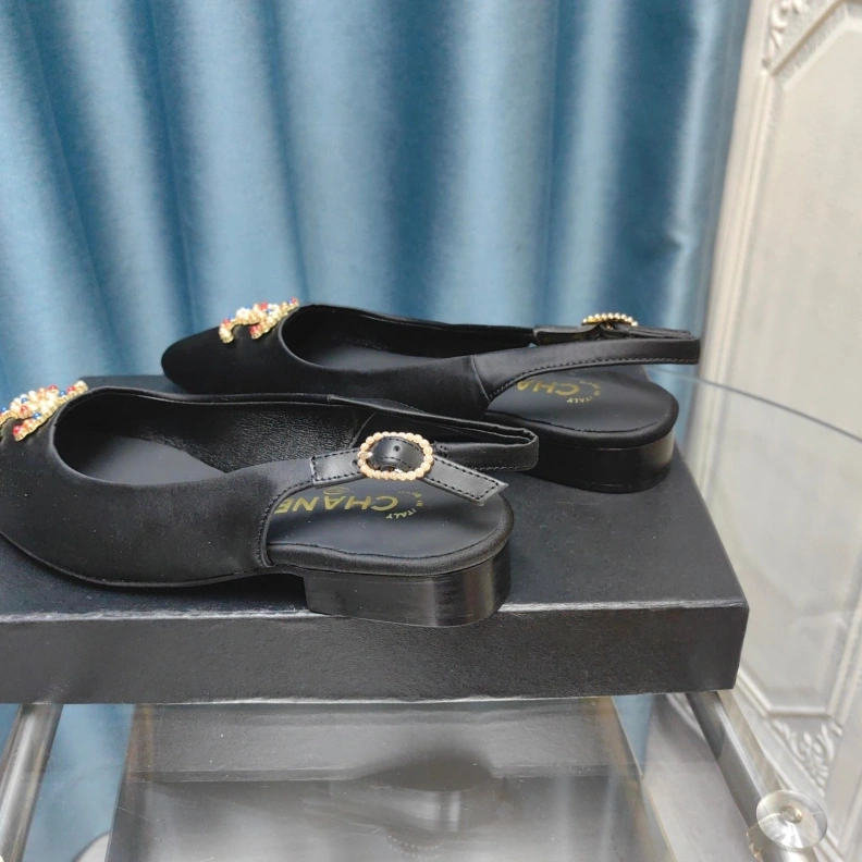 EyeCatching Chxnxl Sandals 123429