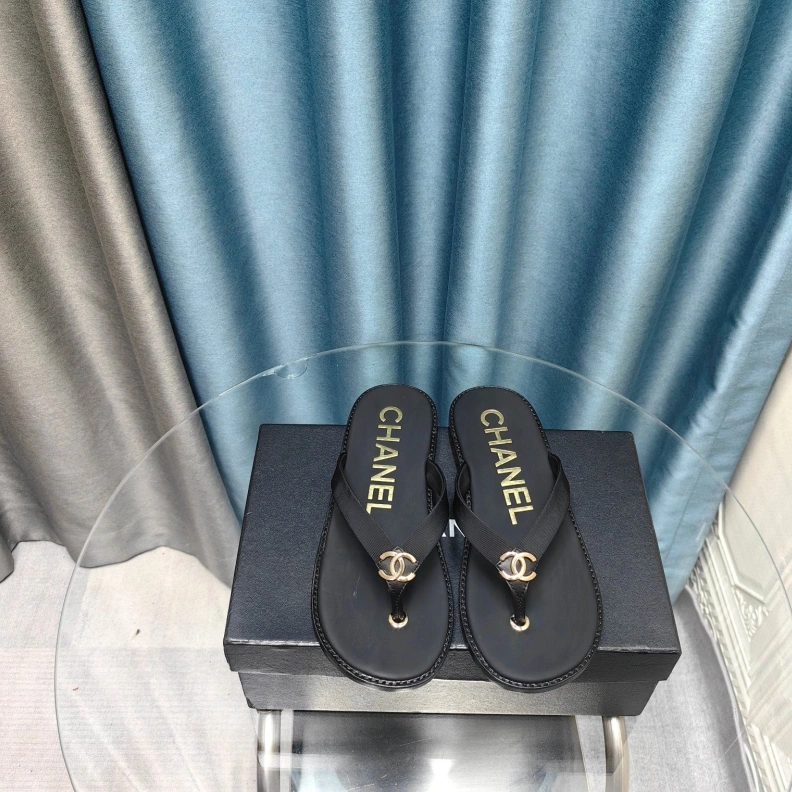 Lightweight Chxnxl Slippers 123327