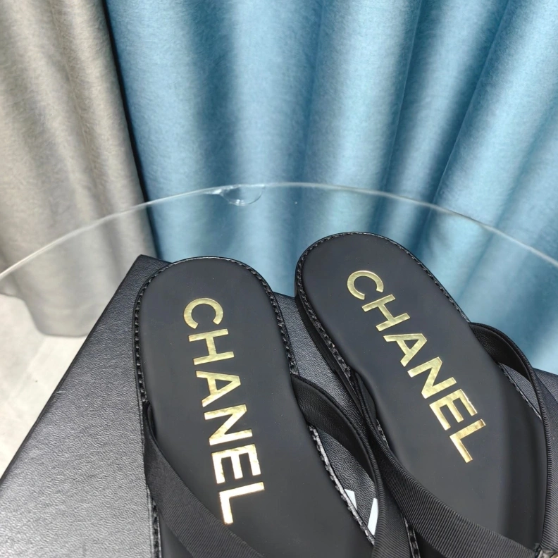 Lightweight Chxnxl Slippers 123327