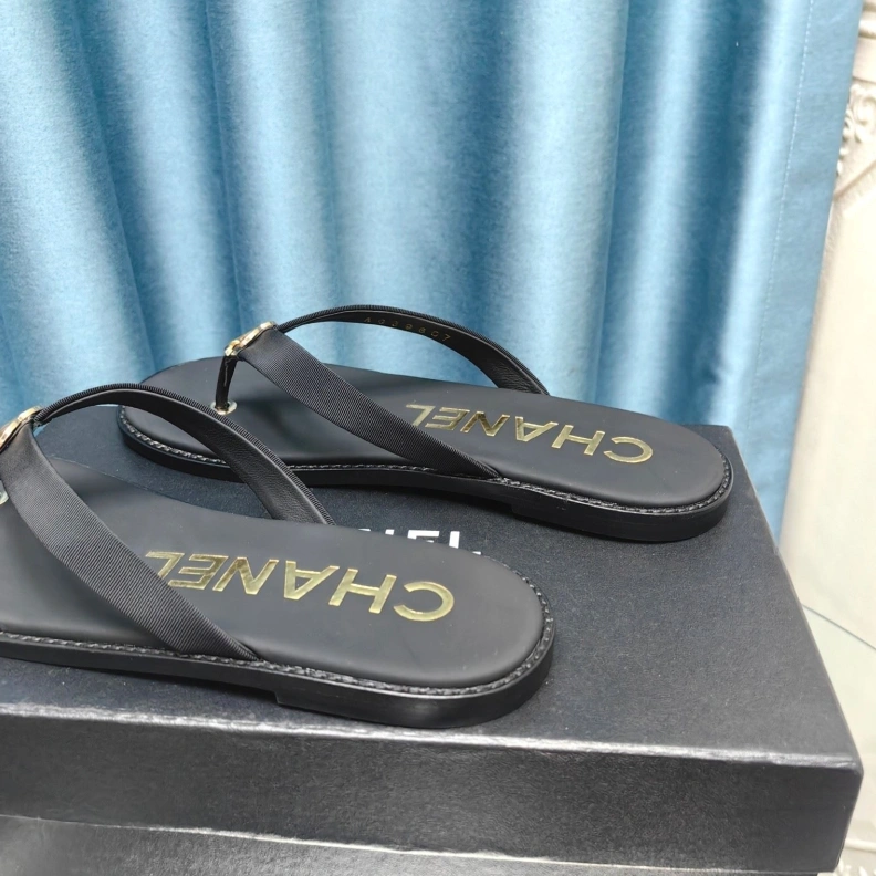 Lightweight Chxnxl Slippers 123327