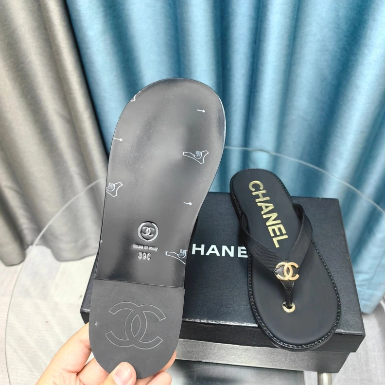 Lightweight Chxnxl Slippers 123327