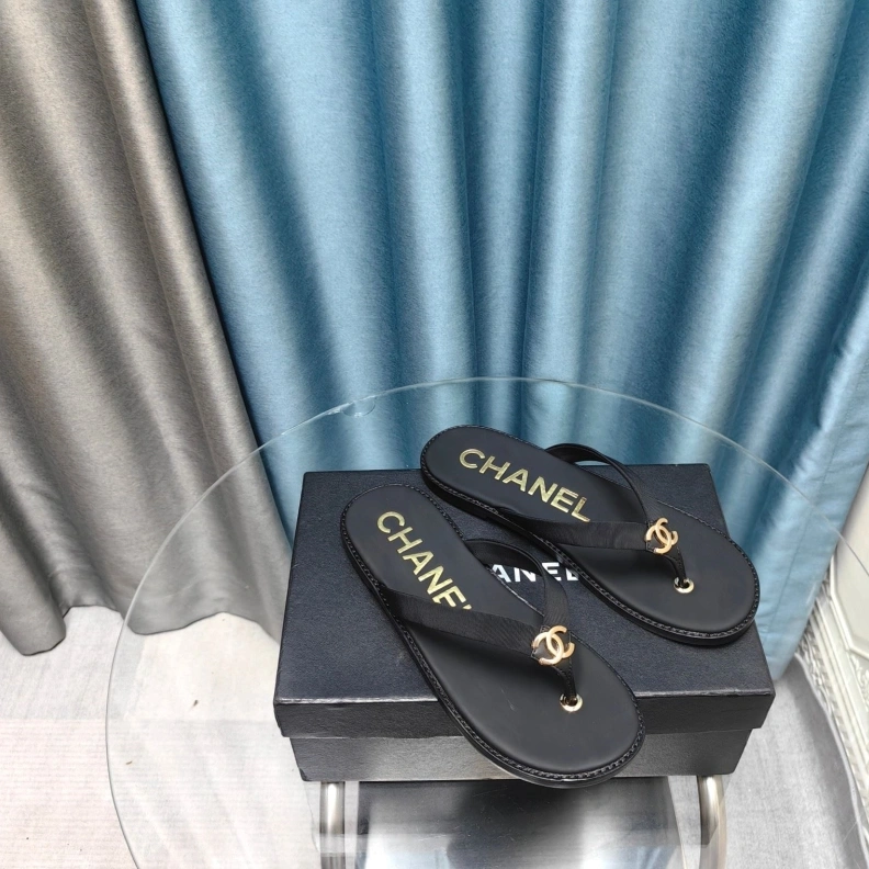 Lightweight Chxnxl Slippers 123327