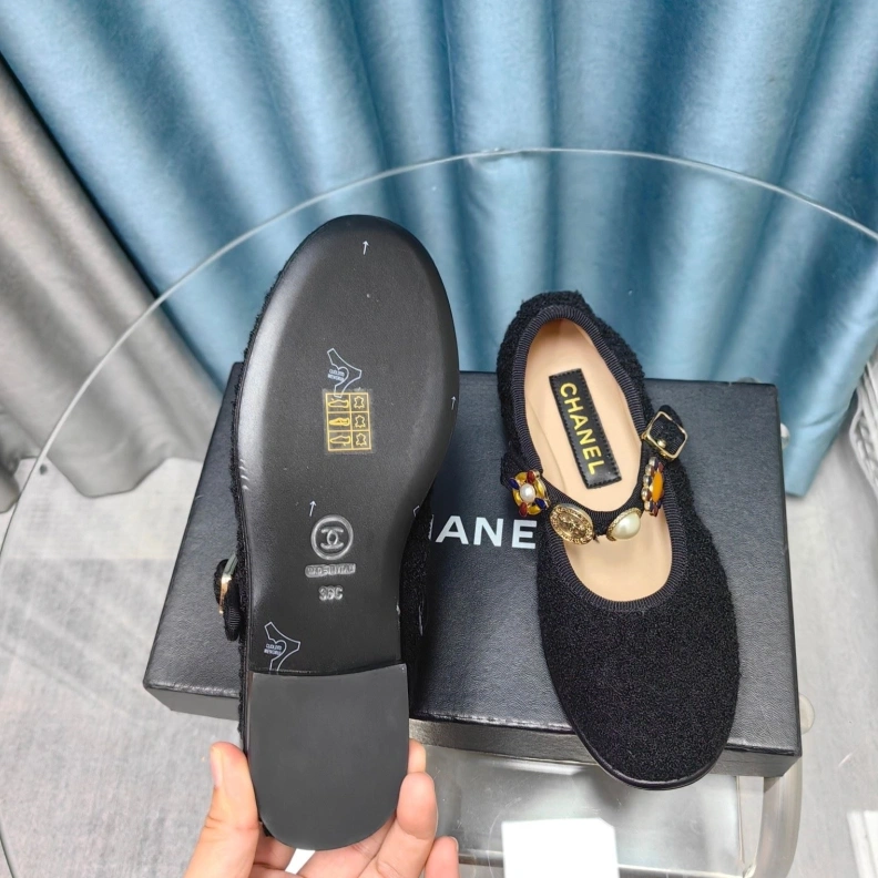 Vibrant Chxnxl Flat Shoes 123663