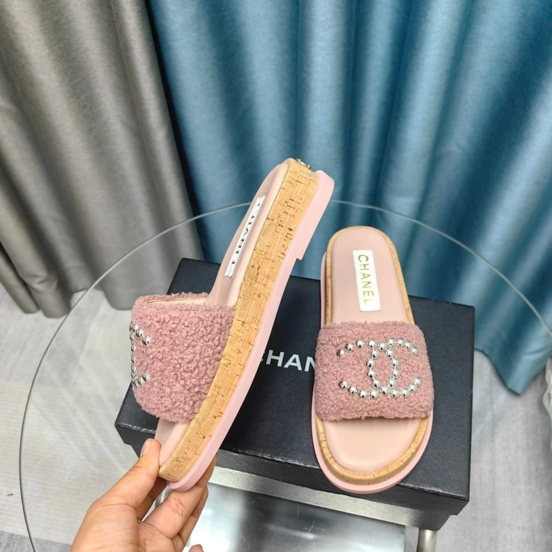 HighQuality Chxnxl Slippers 123319