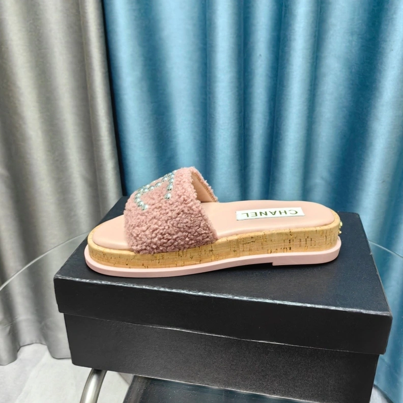HighQuality Chxnxl Slippers 123319