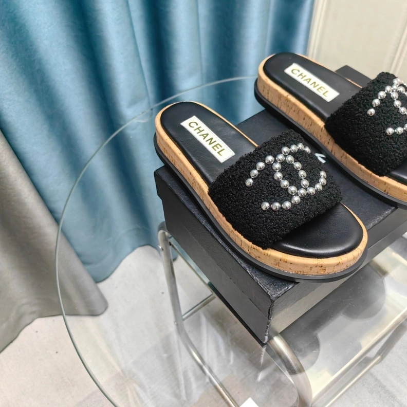Lightweight Chxnxl Slippers 123316