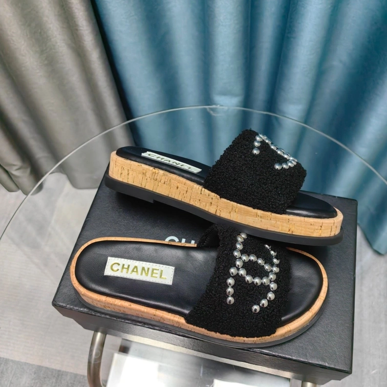 Lightweight Chxnxl Slippers 123316