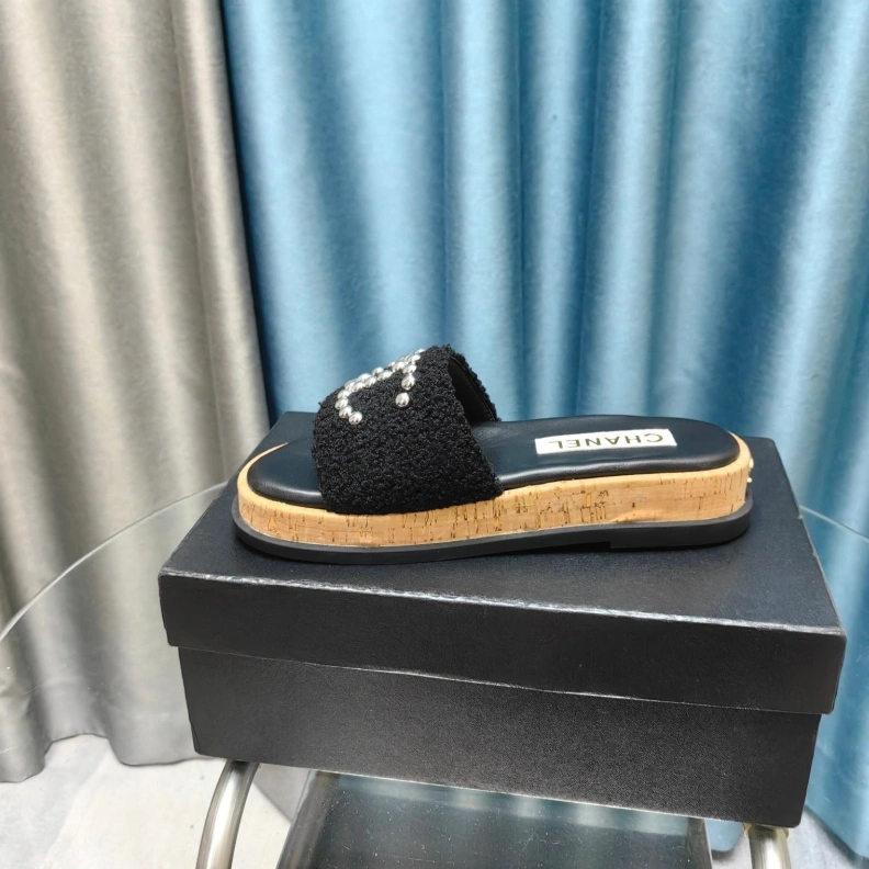 Lightweight Chxnxl Slippers 123316