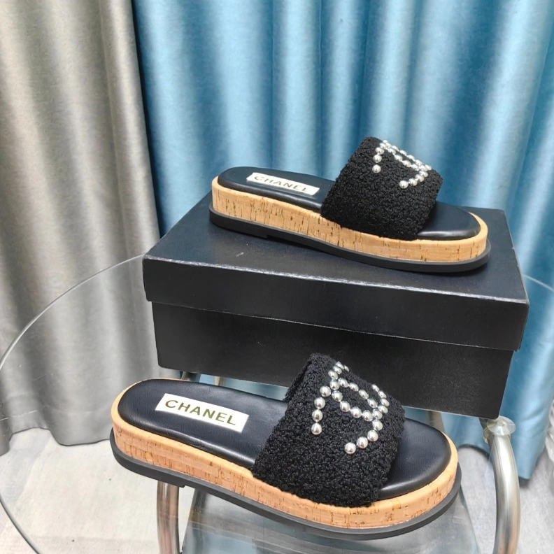 Lightweight Chxnxl Slippers 123316