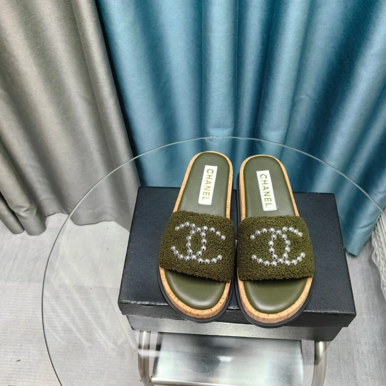 EyeCatching Chxnxl Slippers 123314