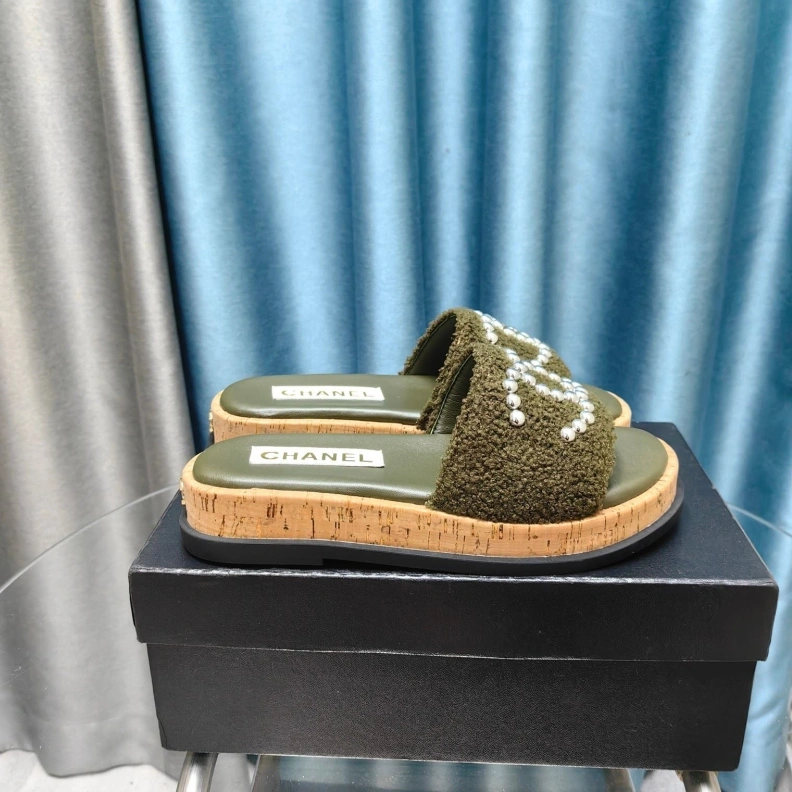 EyeCatching Chxnxl Slippers 123314