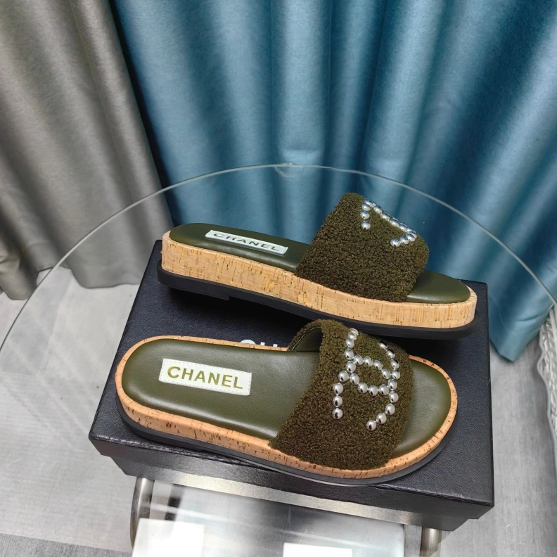 EyeCatching Chxnxl Slippers 123314