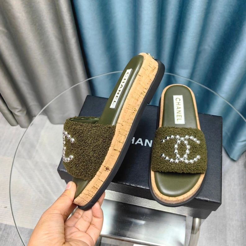 EyeCatching Chxnxl Slippers 123314