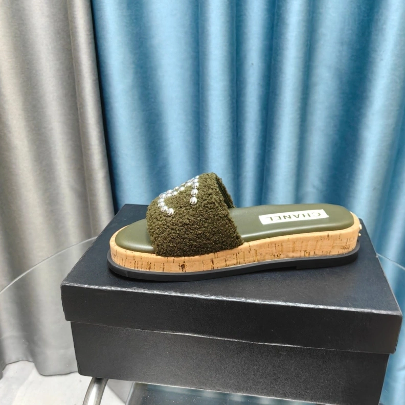 EyeCatching Chxnxl Slippers 123314