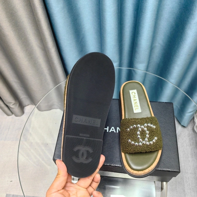 EyeCatching Chxnxl Slippers 123314