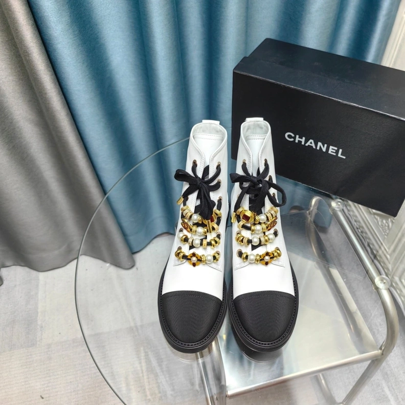 Versatile Chxnxl Boots 123879