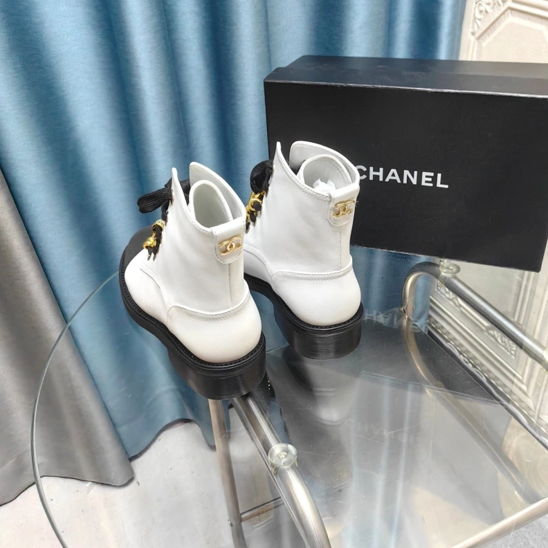 Versatile Chxnxl Boots 123879