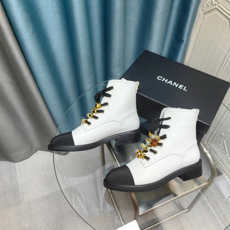 Versatile Chxnxl Boots 123879
