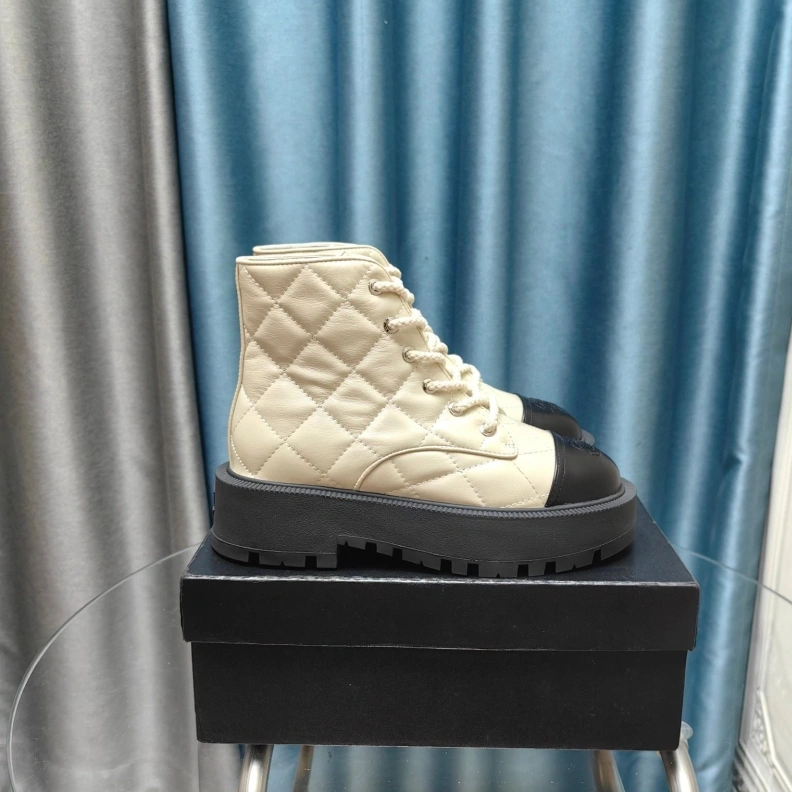 Vibrant Chxnxl Boots 123877