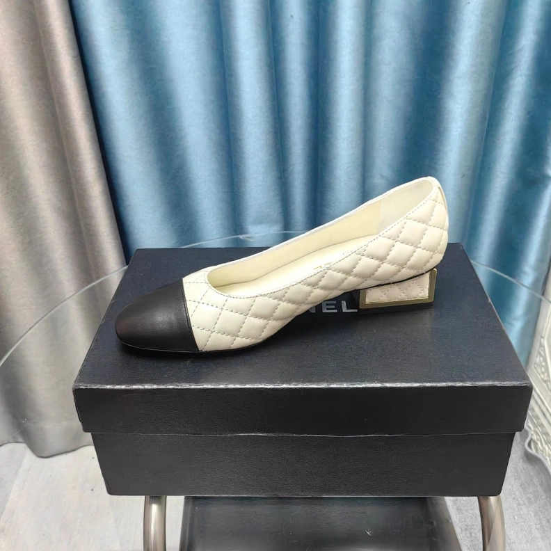 Vibrant Chxnxl Flat Shoes 123659