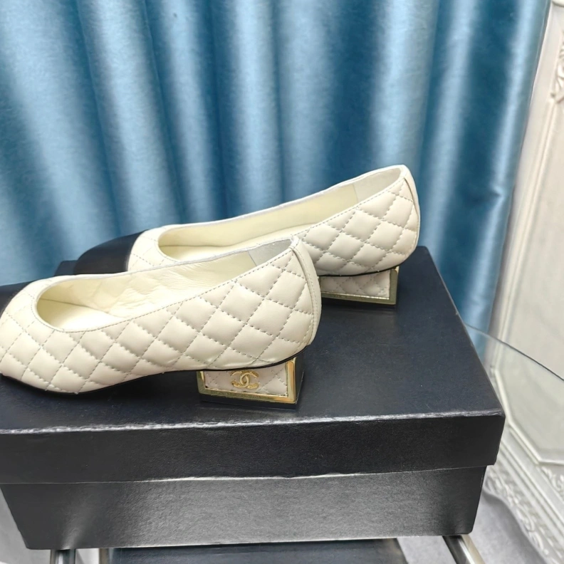 Vibrant Chxnxl Flat Shoes 123659