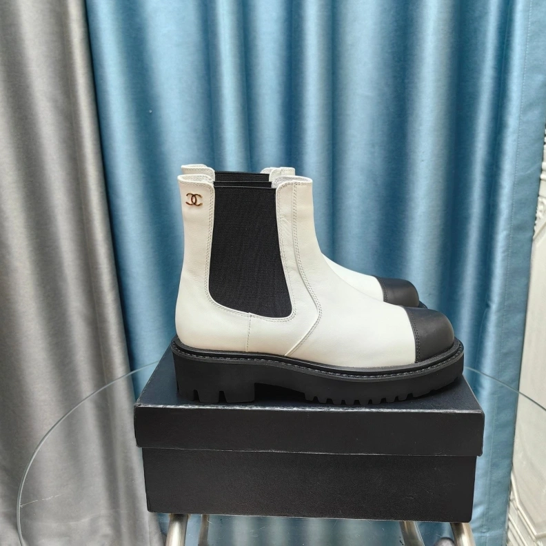 Versatile Chxnxl Boots 123864
