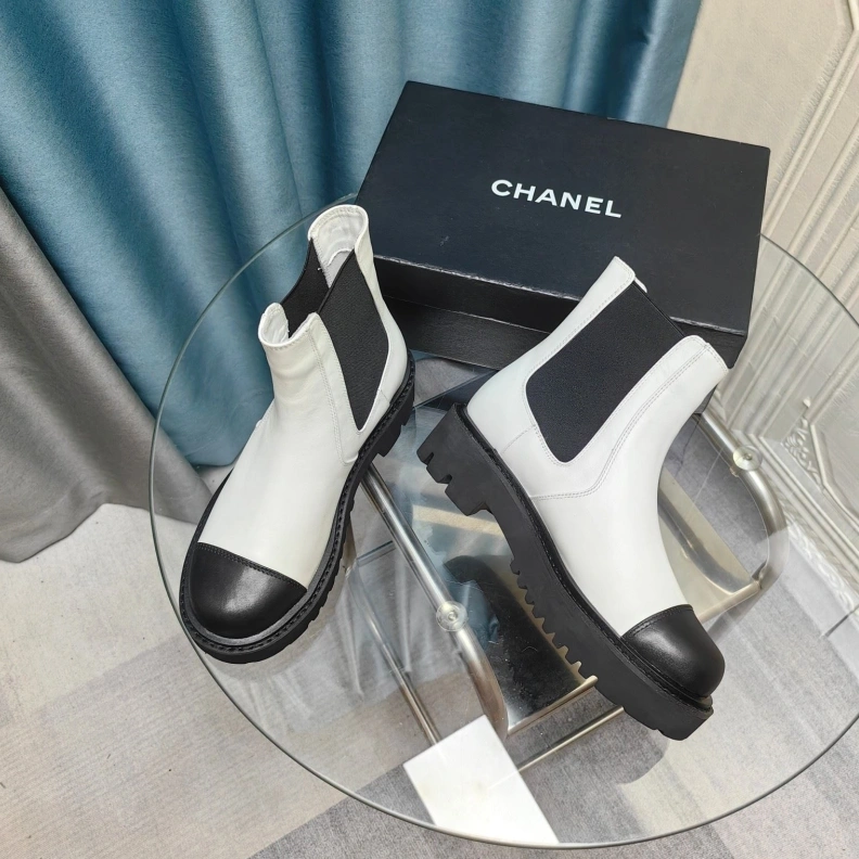 Versatile Chxnxl Boots 123864